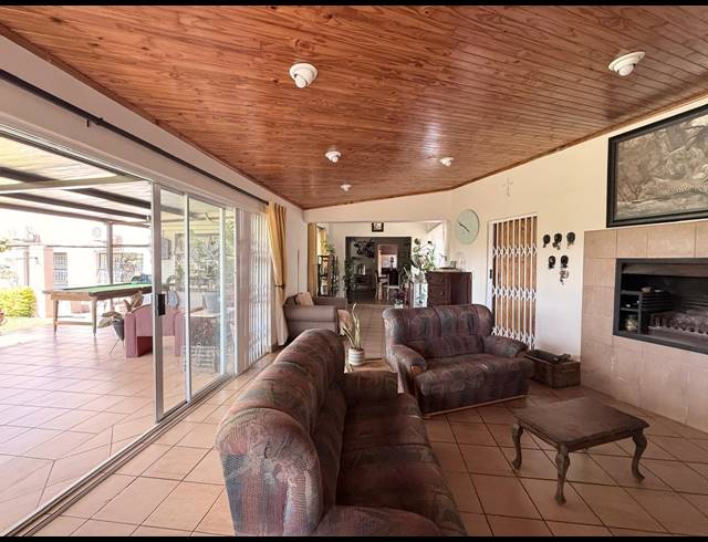 4 BEDROOM HOUSE FOR SALE IN SCHUINSHOOGTE